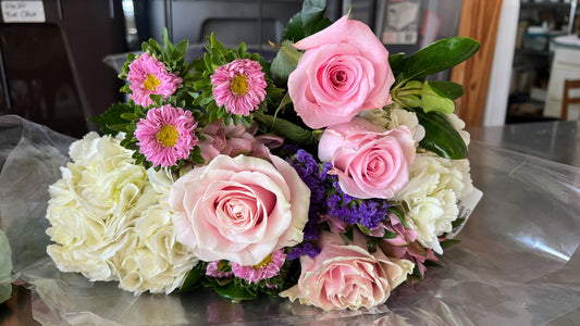 Fresh Flower Care 101: Tips and Tricks for Keeping Your Bouquet Beautiful